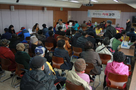 구로구가 어르신들의 치매와 우울증 증상을 조기에 발견해 치료율을 높이고자 '치매 선별검진 및 마음 건강검진 프로그램'을 운영한다.   구로구 제공